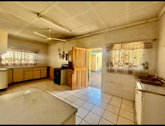 3 BEDROOM HOUSE FOR SALE IN VANDERBIJLPARK CW 2